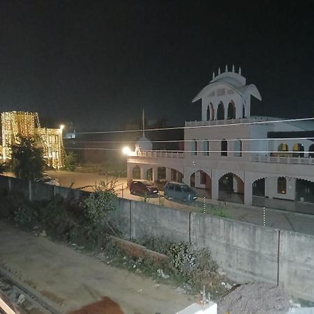 Hotel Jaipur In, Jatipura Parikrama Marg Near Mukharvind Temple Govardhan Extérieur photo